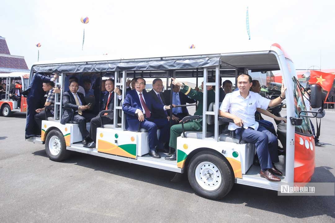 越南国家各级领导人乘坐的观光车辆搭载了雄韬股份V-GRF低速车用电池系列