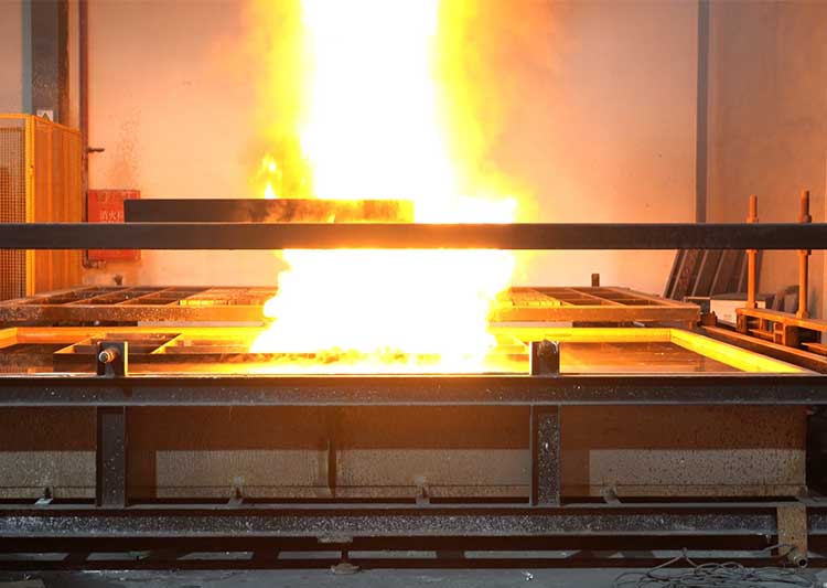 挤压、火烧、水浸...雄韬动力电池全方位“安全测试”揭秘！