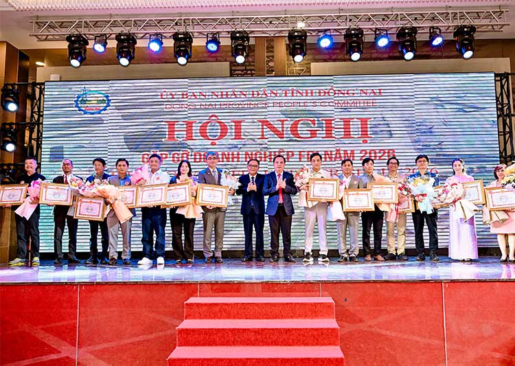 深耕海外再添新誉!越南雄韬荣获“杰出外资企业”殊荣